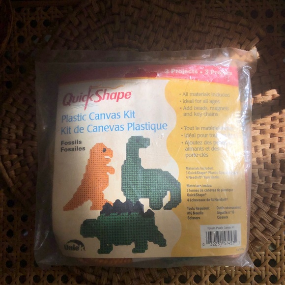 New Old Stock Quick Shape Plastic Canvas Fossils Kit - Picture 6 of 10